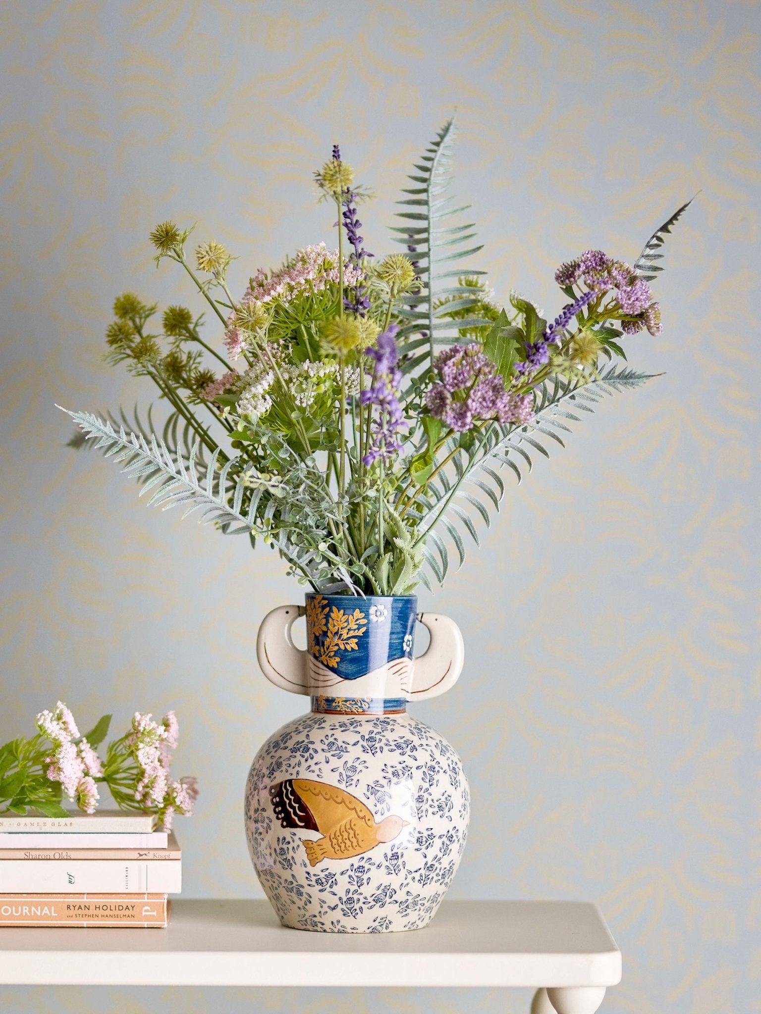 Bloomingville Isold Vase In Blau – Steingut-Vase Mit Ringdesign, 12,5x22 Cm