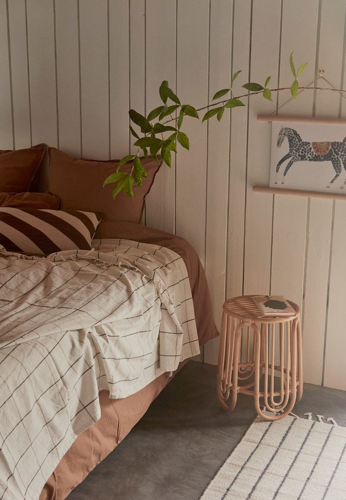 OYOY LIVING Gobi Bed Cover - Grid - Offwhite / Anthracite - Lund und Larsen