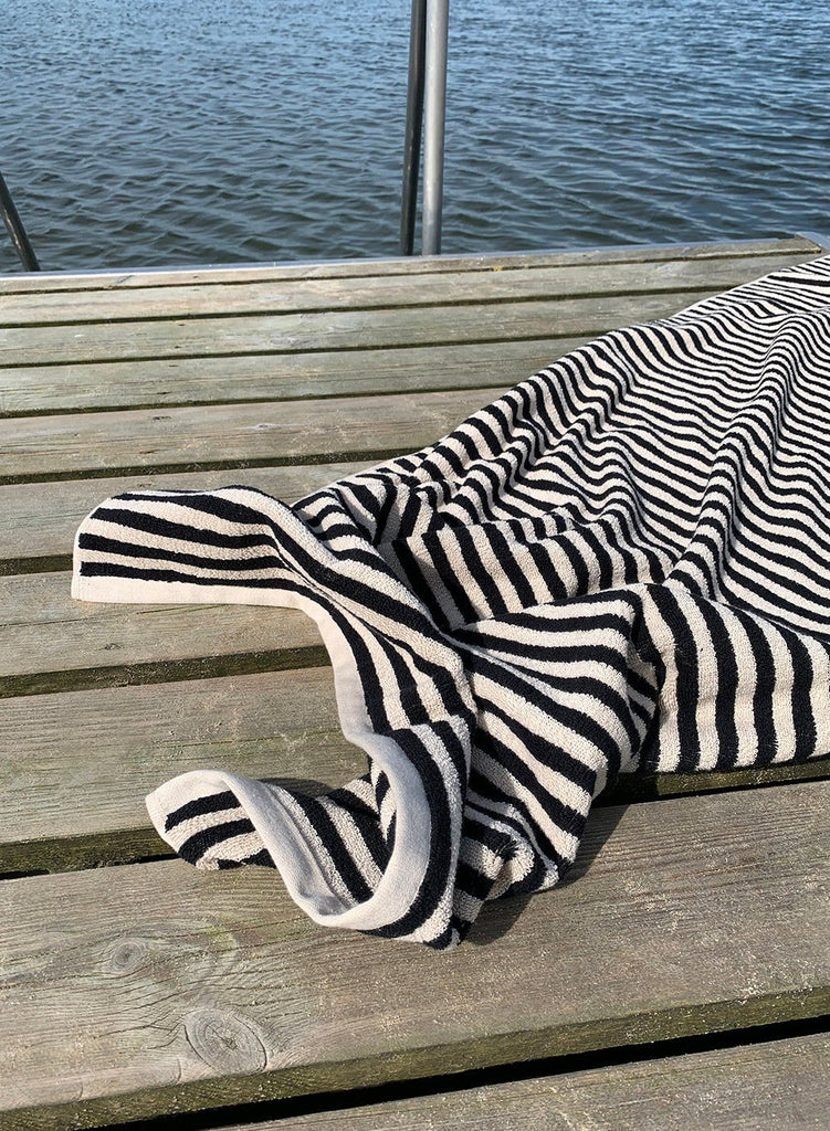 OYOY LIVING Raita Towel - 50x100 cm - Clay / Black - Lund und Larsen