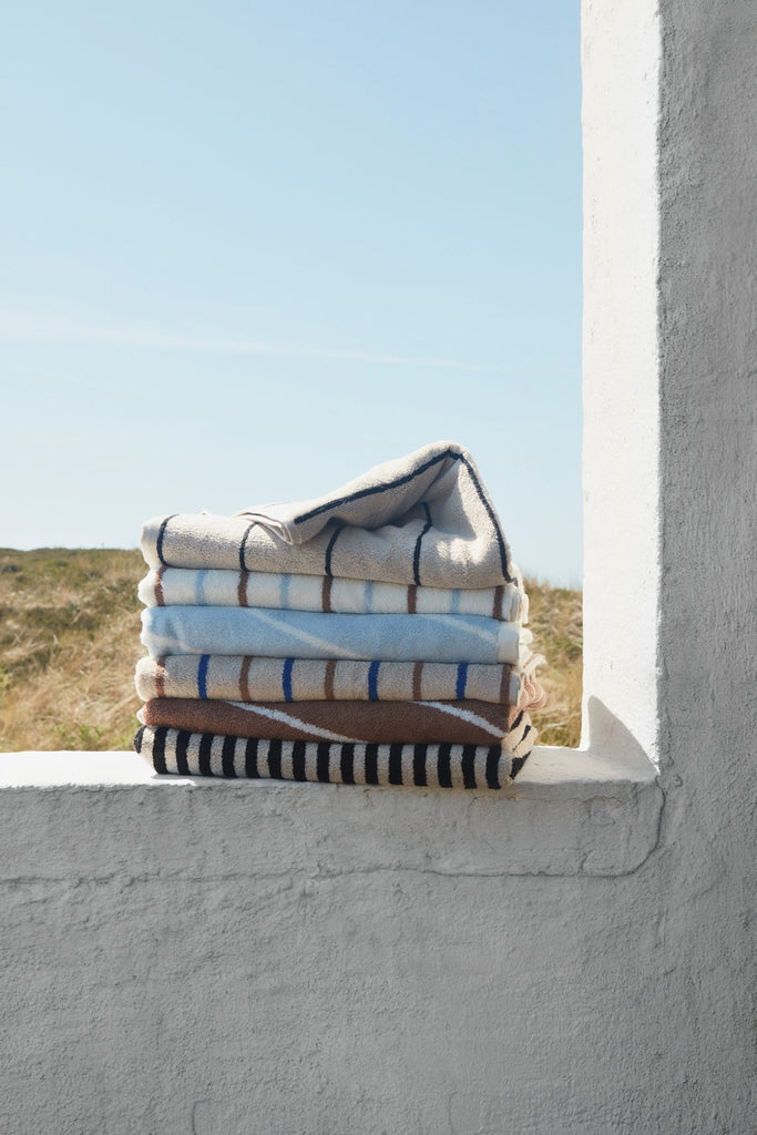 OYOY LIVING Raita Towel - 70x140 cm - Clay / Black - Lund und Larsen